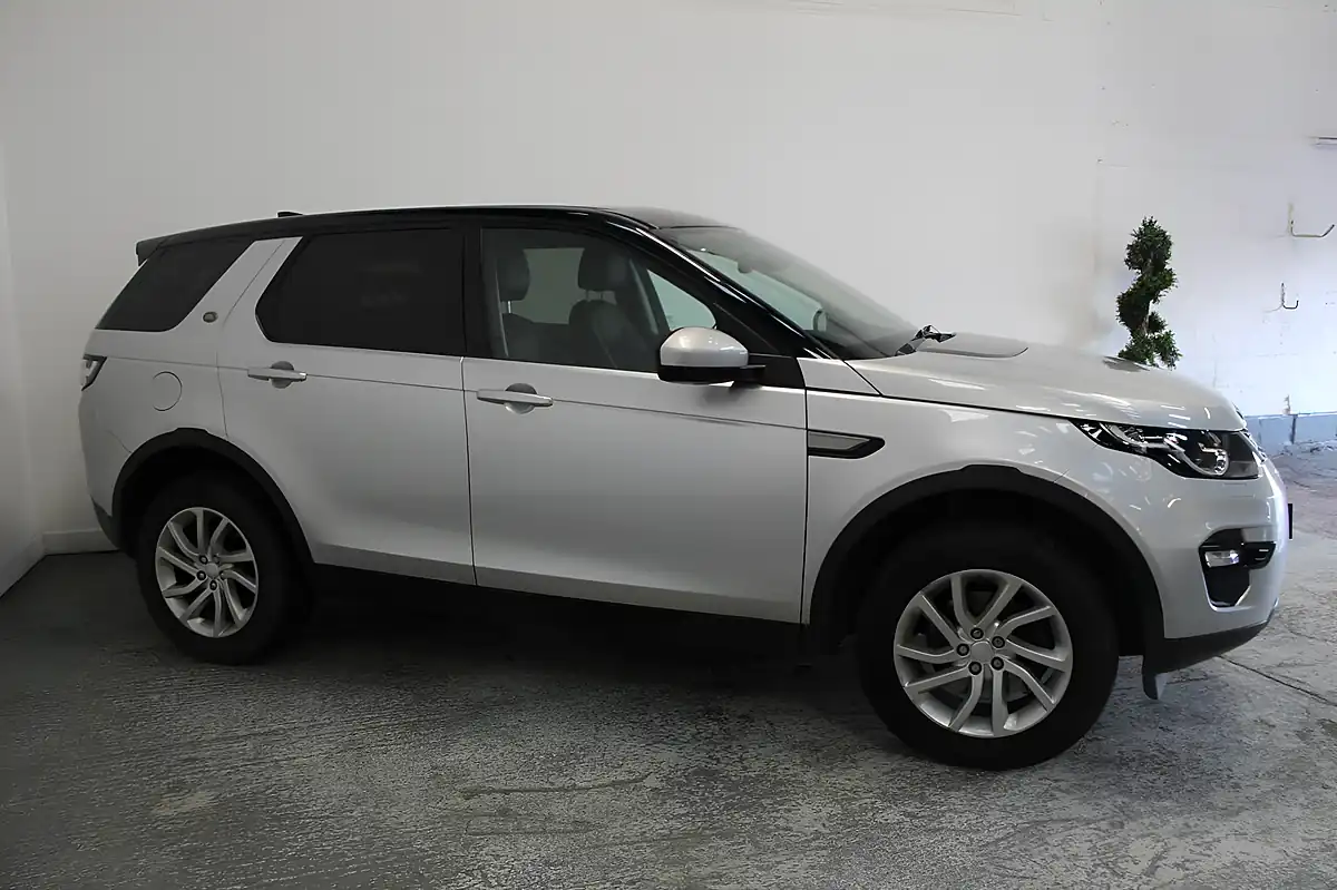 Used 2017 Land Rover Discovery Sport Se Tech Silver - Interior and Exterior details 3