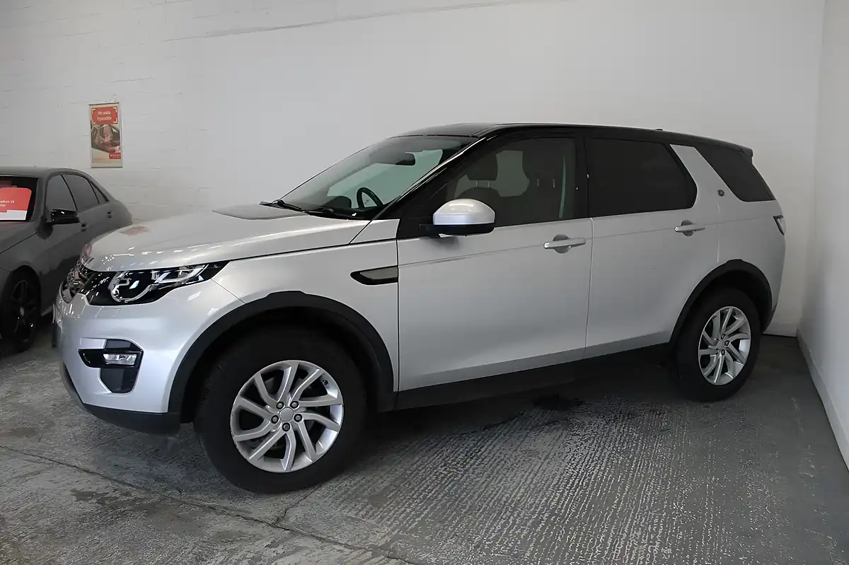 Used 2017 Land Rover Discovery Sport Se Tech Silver - Interior and Exterior details 4