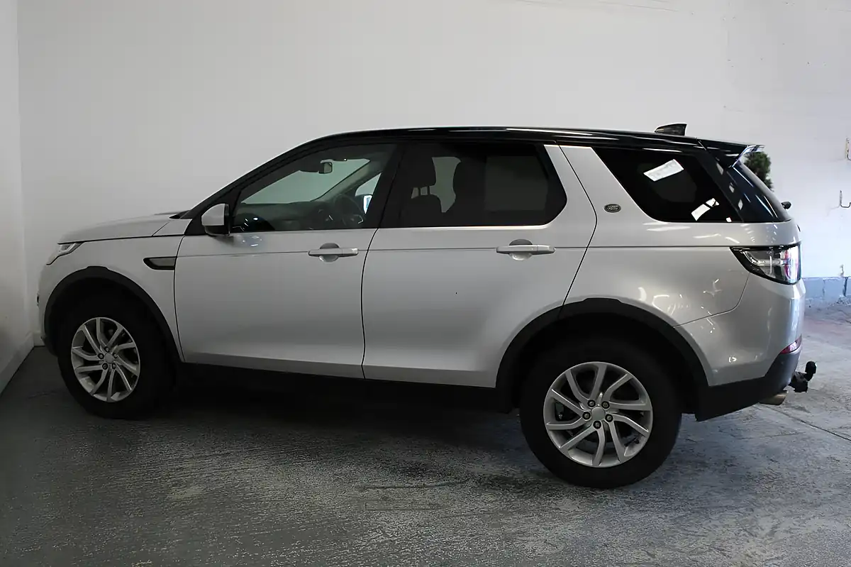 Used 2017 Land Rover Discovery Sport Se Tech Silver - Interior and Exterior details 7