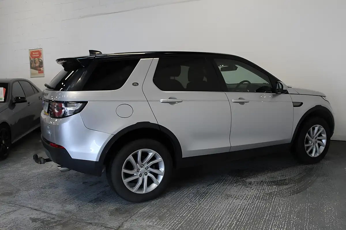 Used 2017 Land Rover Discovery Sport Se Tech Silver - Interior and Exterior details 8