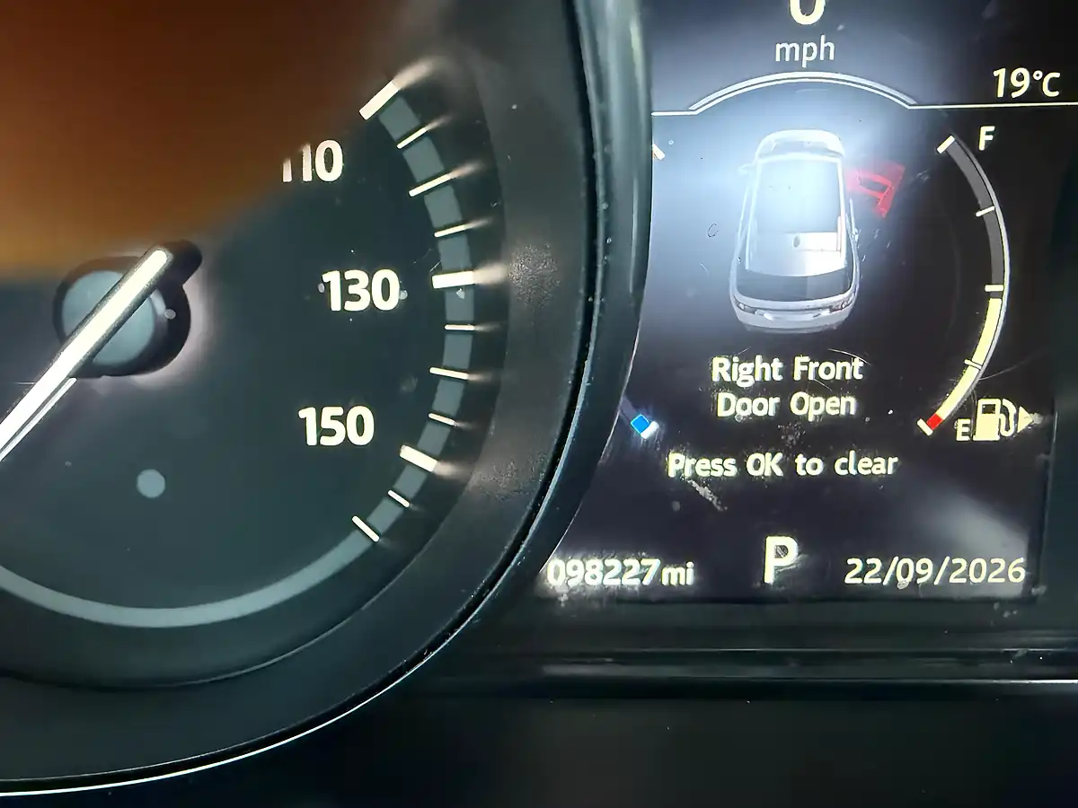 Used 2017 Land Rover Discovery Sport Se Tech Silver - Interior and Exterior details 20