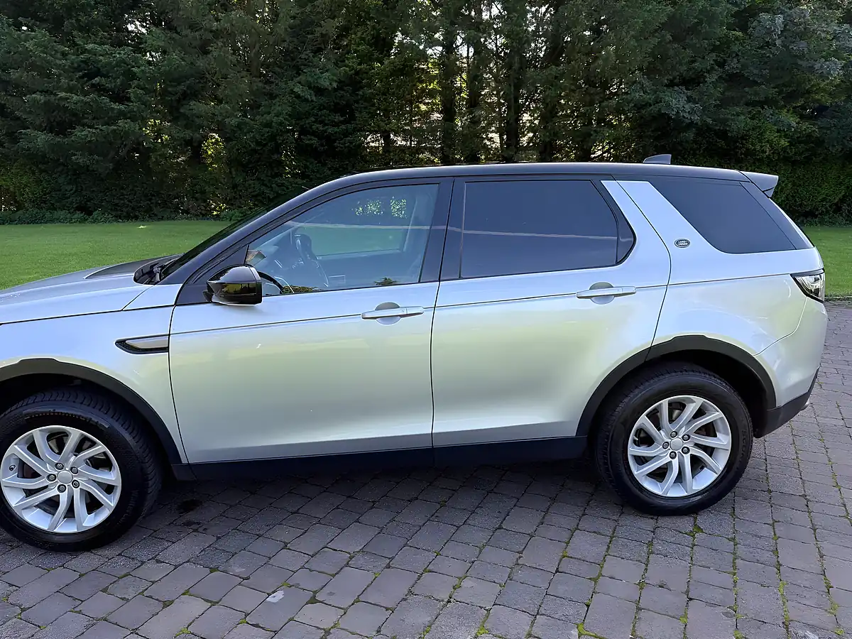 Used 2017 Land Rover Discovery Sport Se Tech Silver - Interior and Exterior details 5