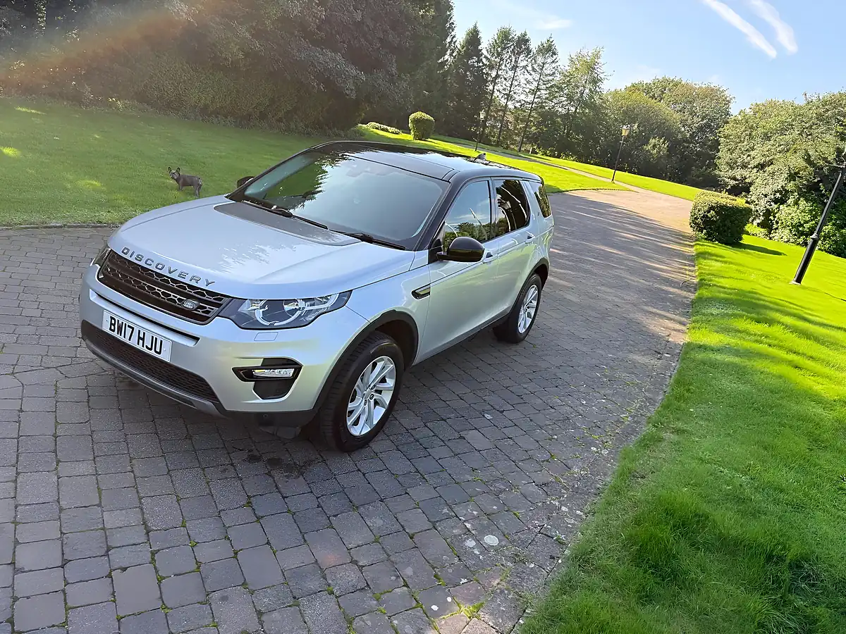 Used 2017 Land Rover Discovery Sport Se Tech Silver - Interior and Exterior details 7