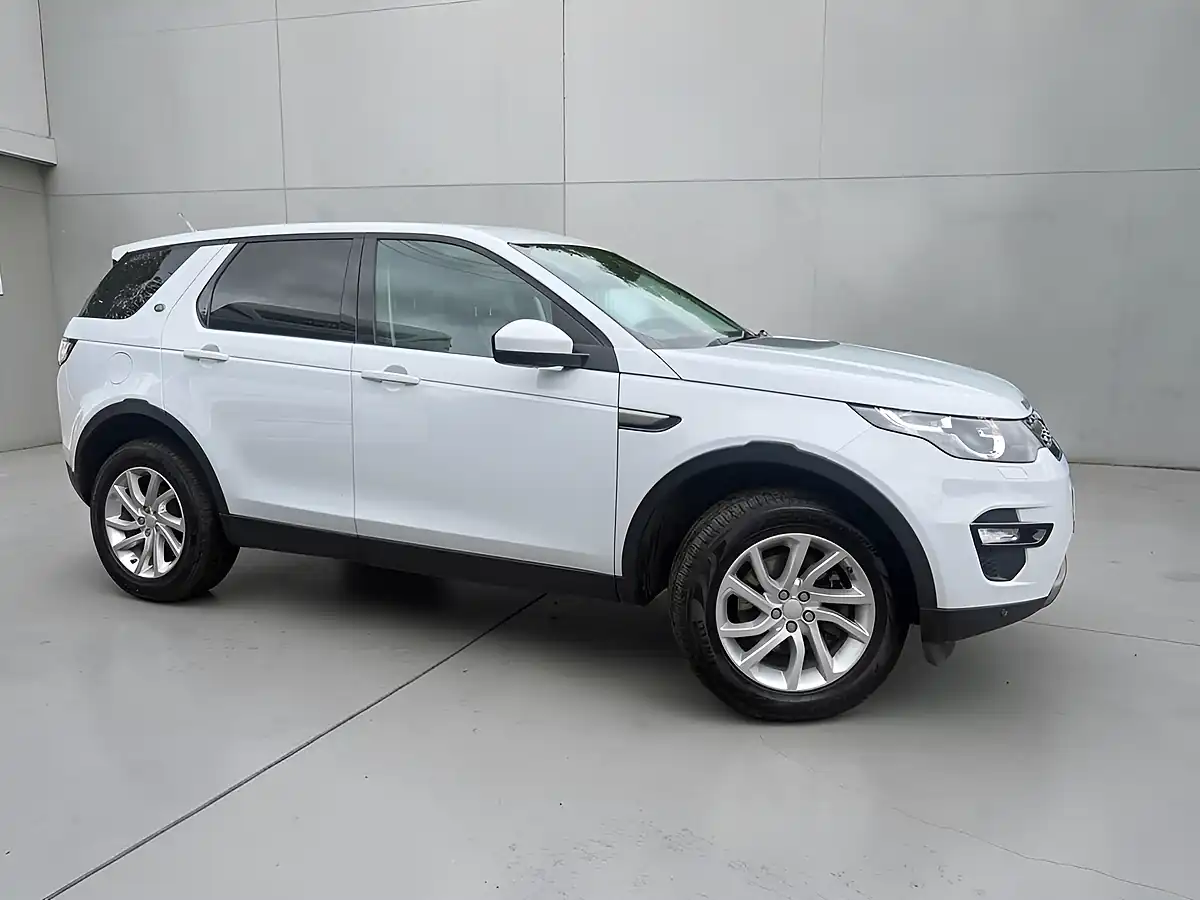 Used 2017 Land Rover Discovery Sport Se Tech White - Front View
