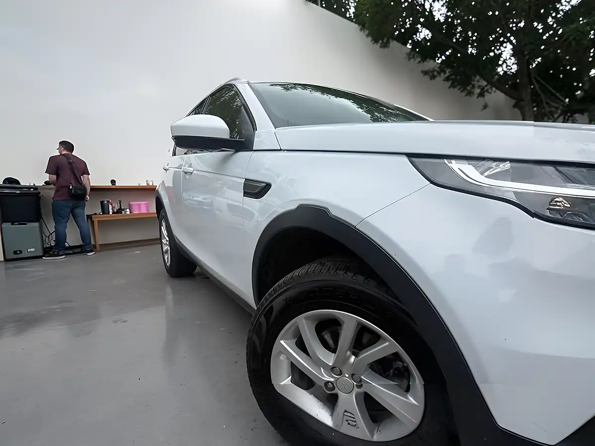 Used 2017 Land Rover Discovery Sport Se Tech White - Interior and Exterior details 10