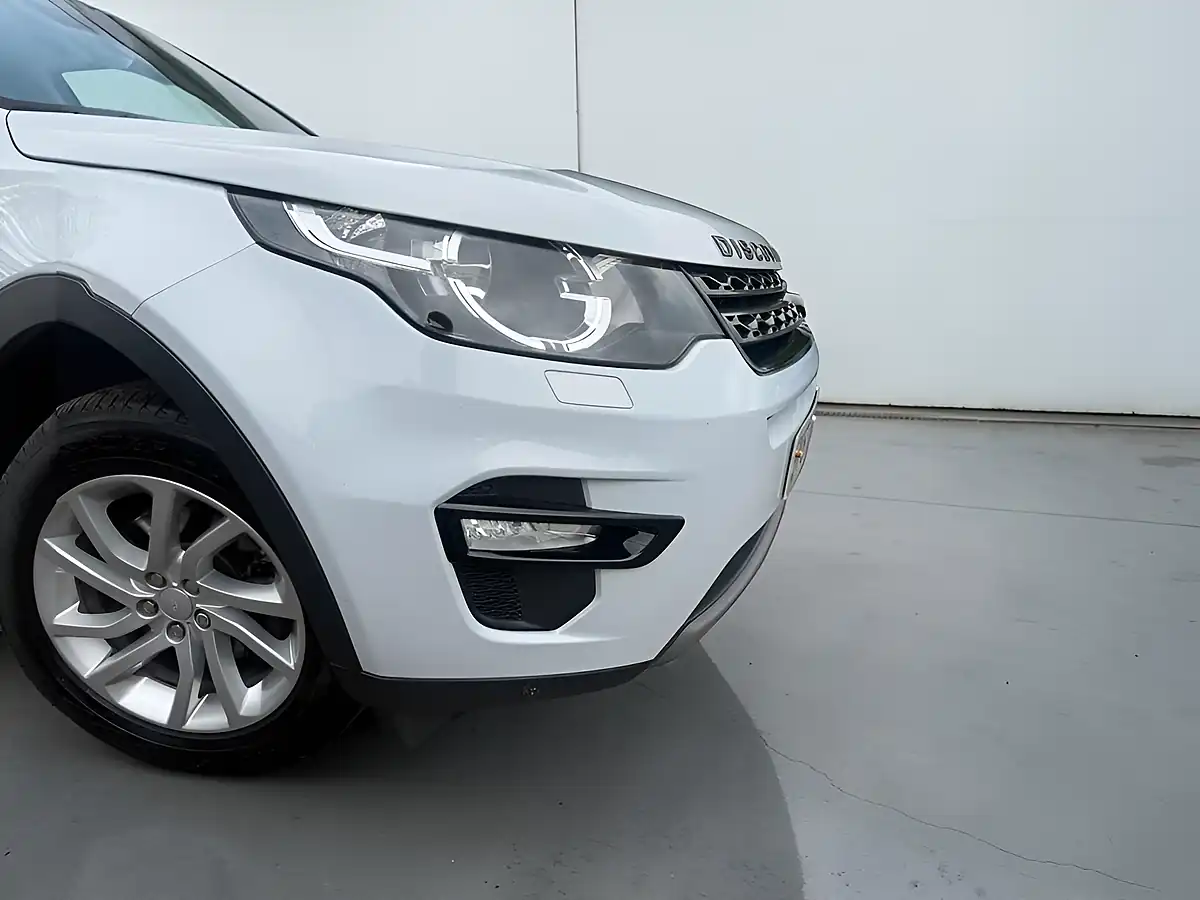 Used 2017 Land Rover Discovery Sport Se Tech White - Interior and Exterior details 11
