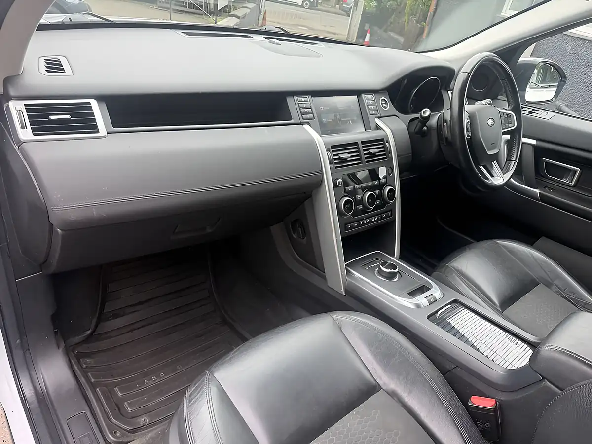 Used 2017 Land Rover Discovery Sport Se Tech White - Interior and Exterior details 12