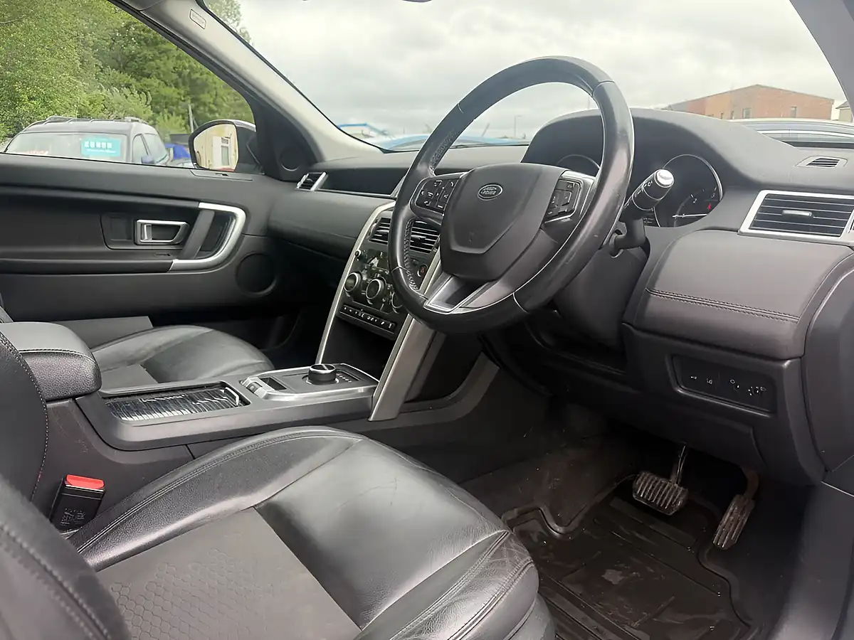Used 2017 Land Rover Discovery Sport Se Tech White - Interior and Exterior details 16