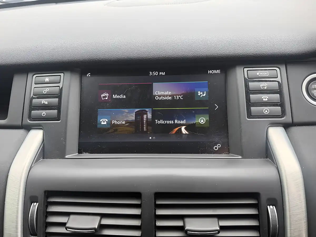 Used 2017 Land Rover Discovery Sport Se Tech White - Interior and Exterior details 19
