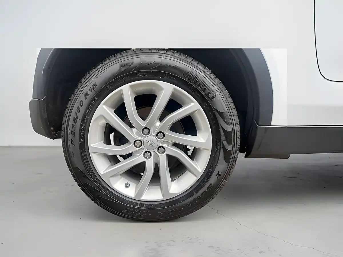 Used 2017 Land Rover Discovery Sport Se Tech White - Interior and Exterior details 3