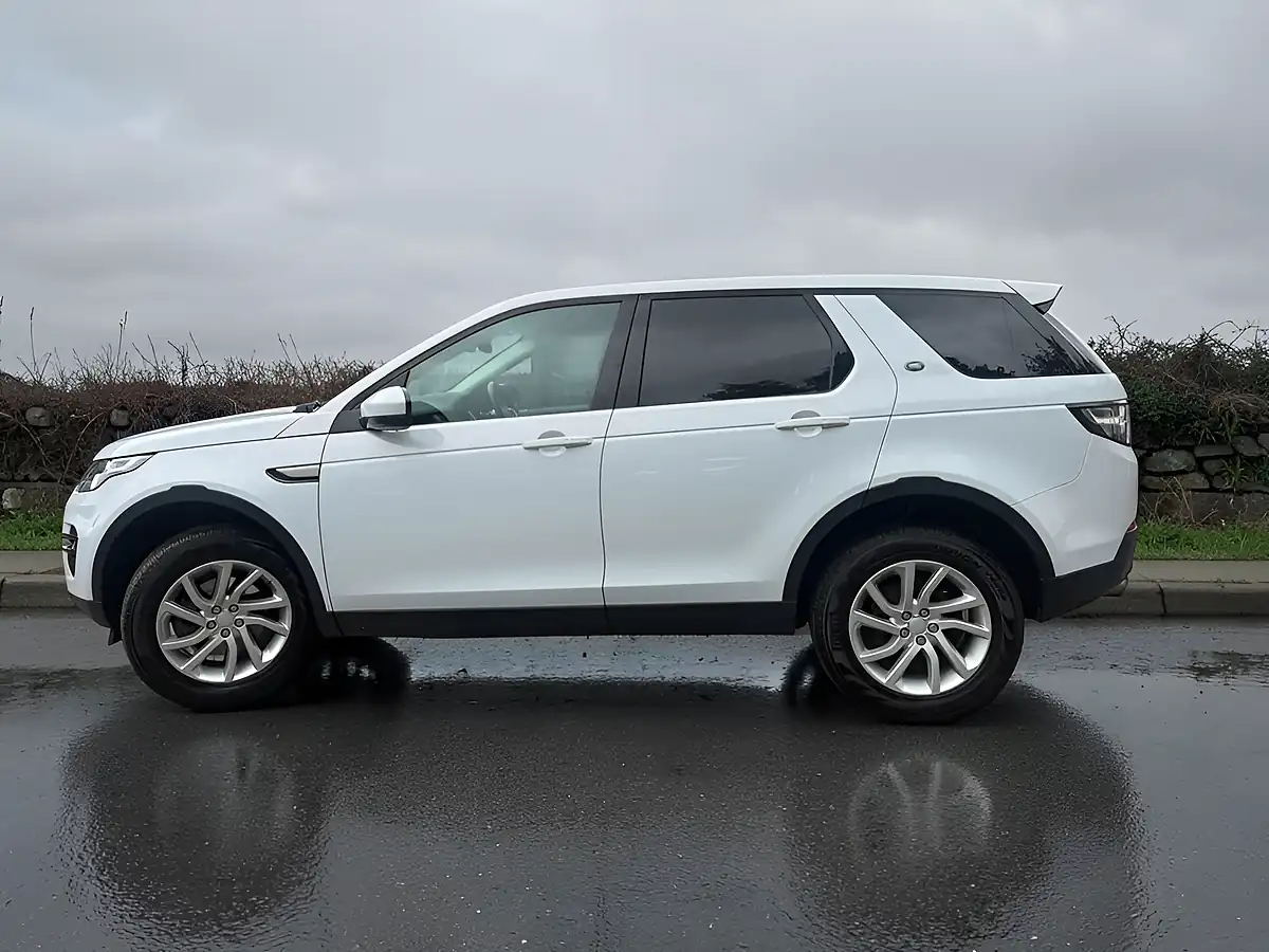 Used 2017 Land Rover Discovery Sport Se Tech White - Interior and Exterior details 4