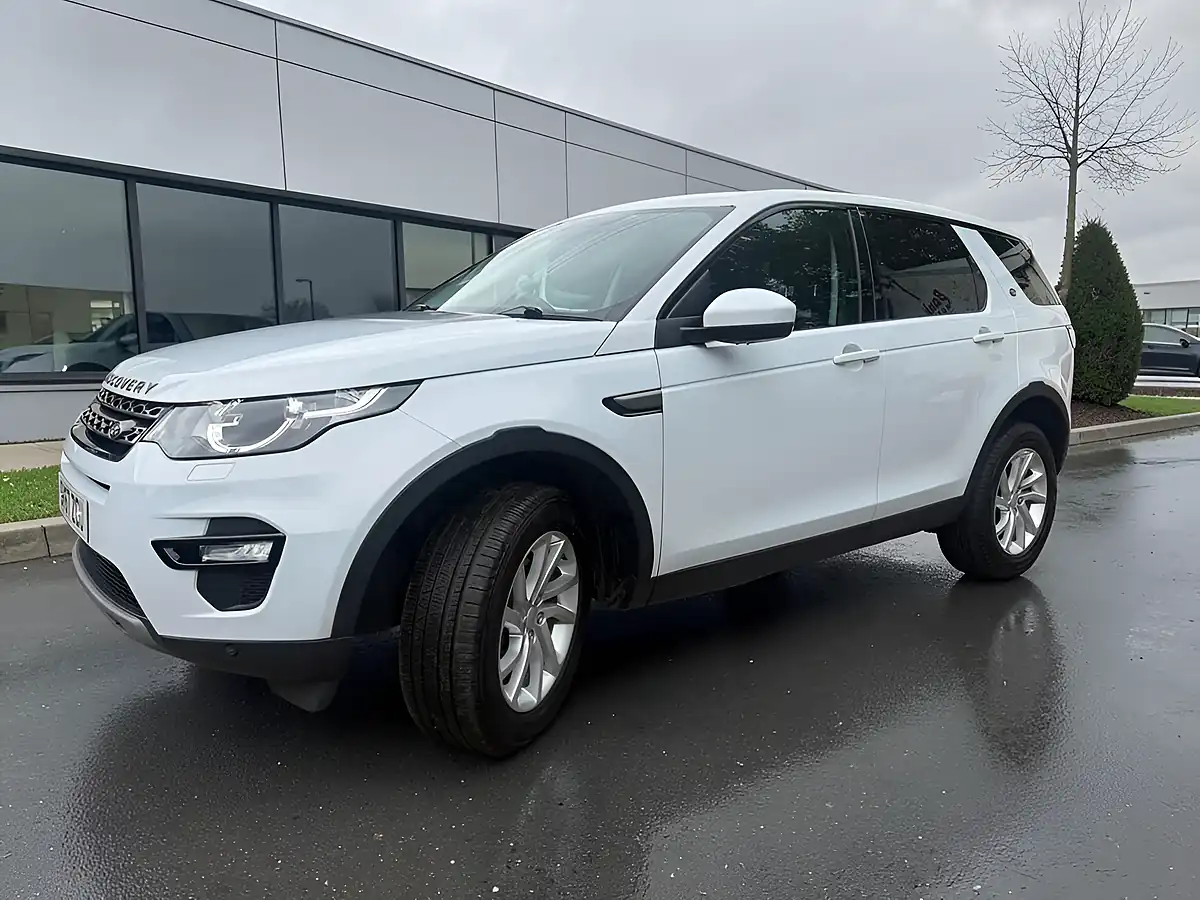 Used 2017 Land Rover Discovery Sport Se Tech White - Interior and Exterior details 5