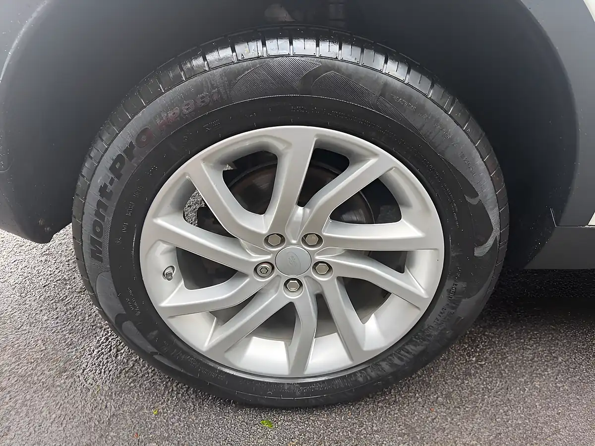 Used 2017 Land Rover Discovery Sport Se Tech White - Interior and Exterior details 11