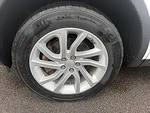 Used 2017 Land Rover Discovery Sport Se Tech White - Interior and Exterior details 12