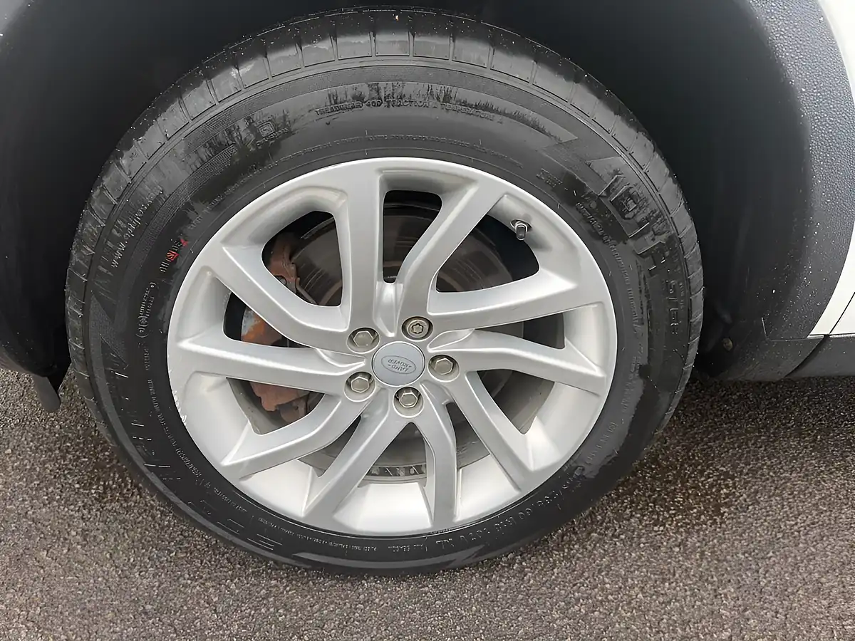 Used 2017 Land Rover Discovery Sport Se Tech White - Interior and Exterior details 12