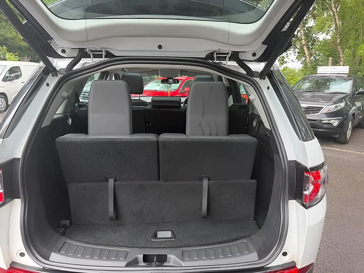 Used 2017 Land Rover Discovery Sport Se Tech White - Interior and Exterior details 14