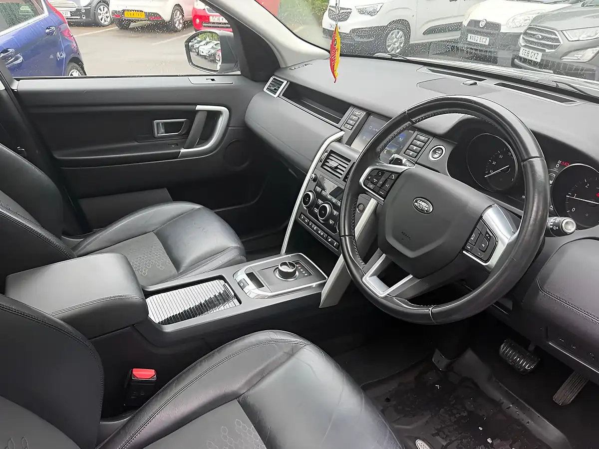 Used 2017 Land Rover Discovery Sport Se Tech White - Interior and Exterior details 20