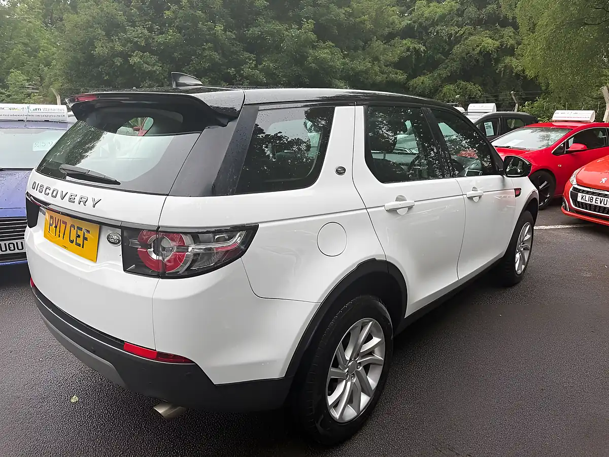 Used 2017 Land Rover Discovery Sport Se Tech White - Interior and Exterior details 7