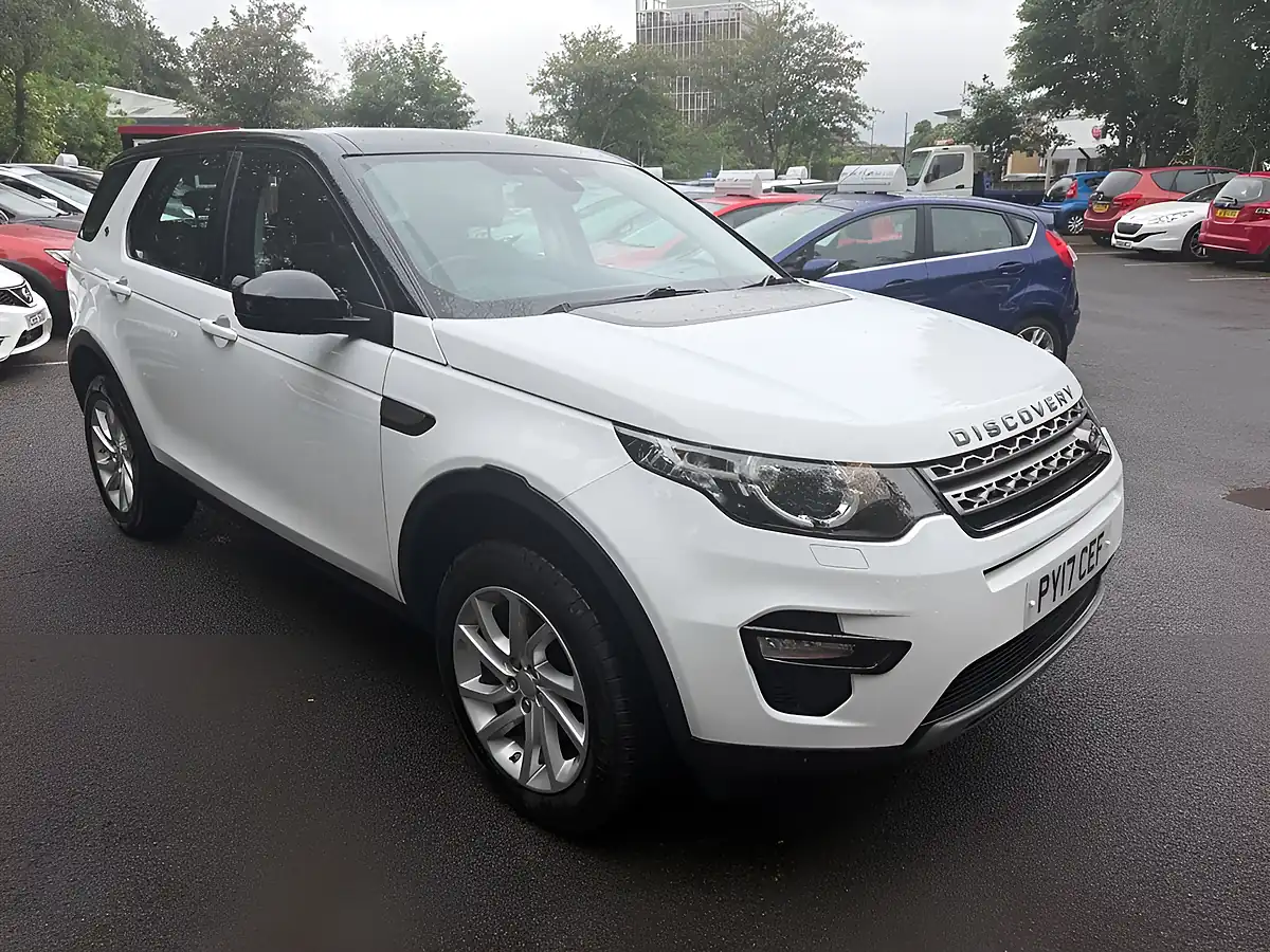Used 2017 Land Rover Discovery Sport Se Tech White - Interior and Exterior details 9