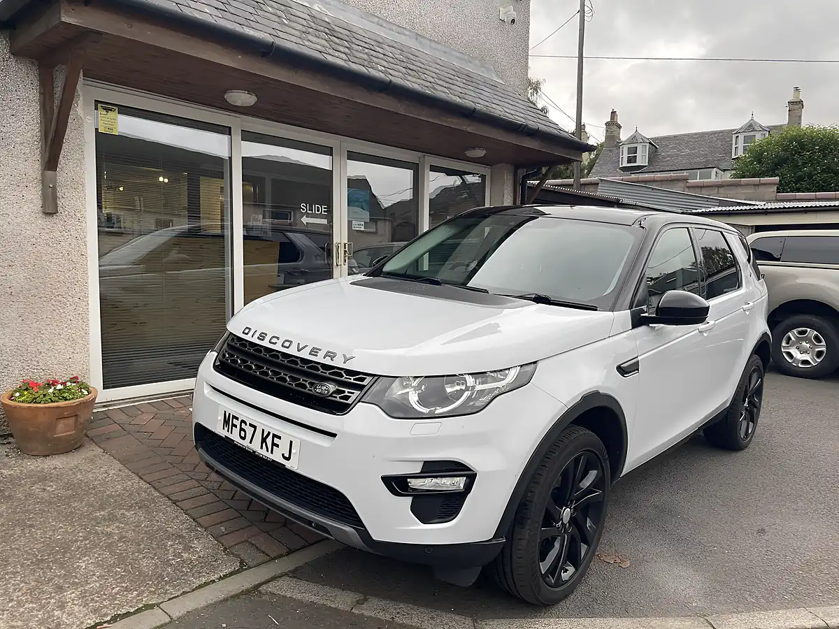 Used 2017 Land Rover Discovery Sport Se Tech White - Front View