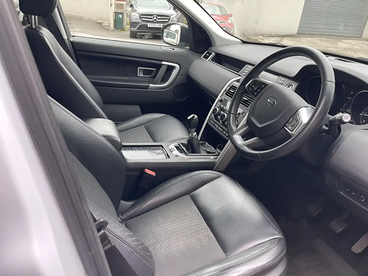 Used 2017 Land Rover Discovery Sport Se Tech White - Interior and Exterior details 11