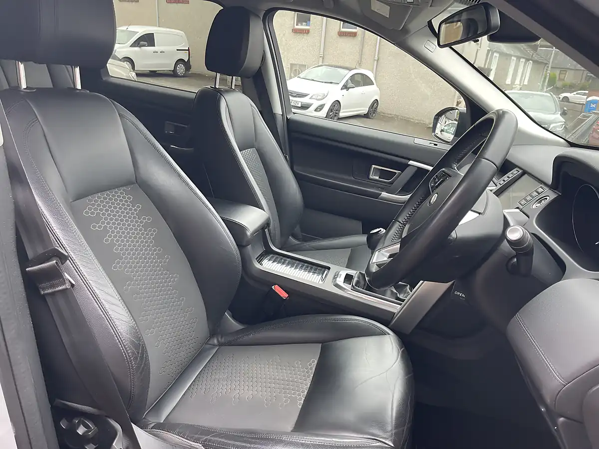 Used 2017 Land Rover Discovery Sport Se Tech White - Interior and Exterior details 12