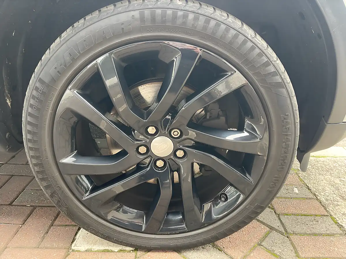 Used 2017 Land Rover Discovery Sport Se Tech White - Interior and Exterior details 18