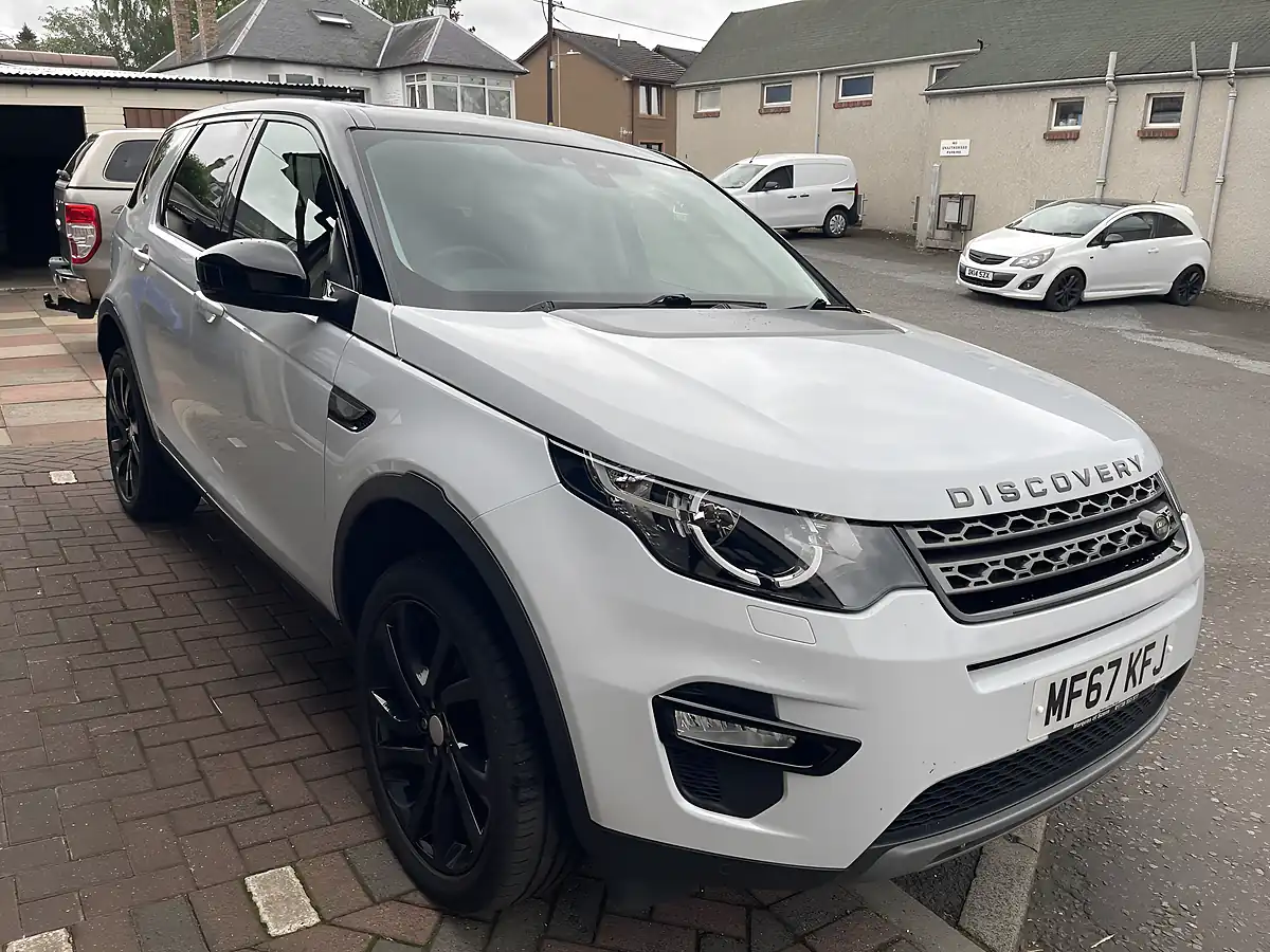Used 2017 Land Rover Discovery Sport Se Tech White - Interior and Exterior details 9