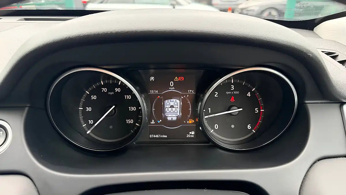 Used 2017 Land Rover Discovery Sport Se White - Interior and Exterior details 10