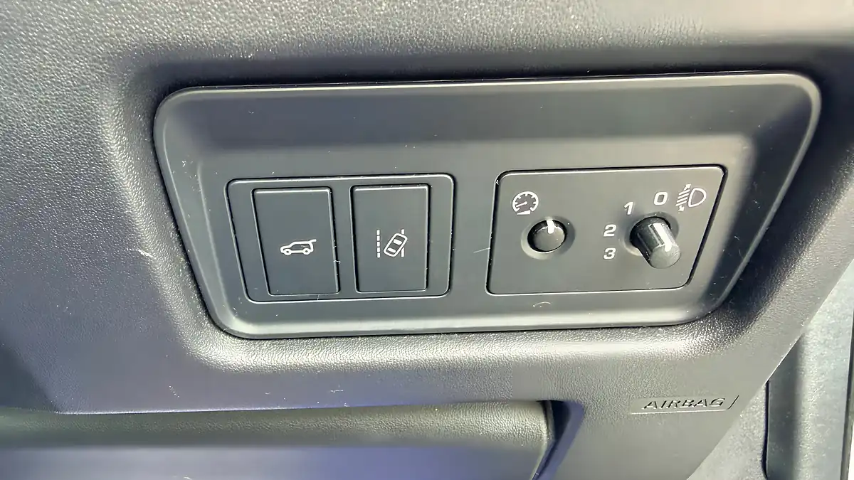 Used 2017 Land Rover Discovery Sport Se White - Interior and Exterior details 15