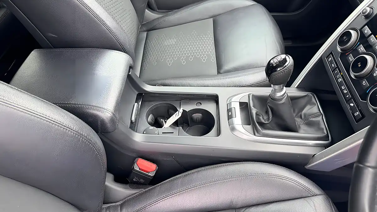 Used 2017 Land Rover Discovery Sport Se White - Interior and Exterior details 16