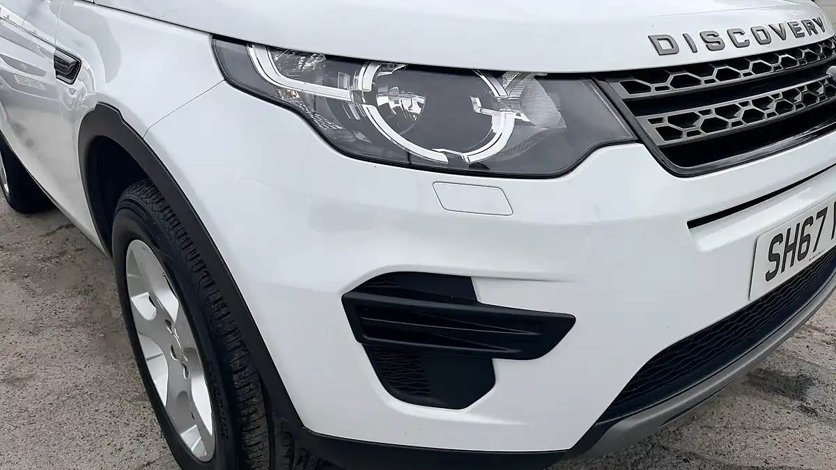 Used 2017 Land Rover Discovery Sport Se White - Interior and Exterior details 17