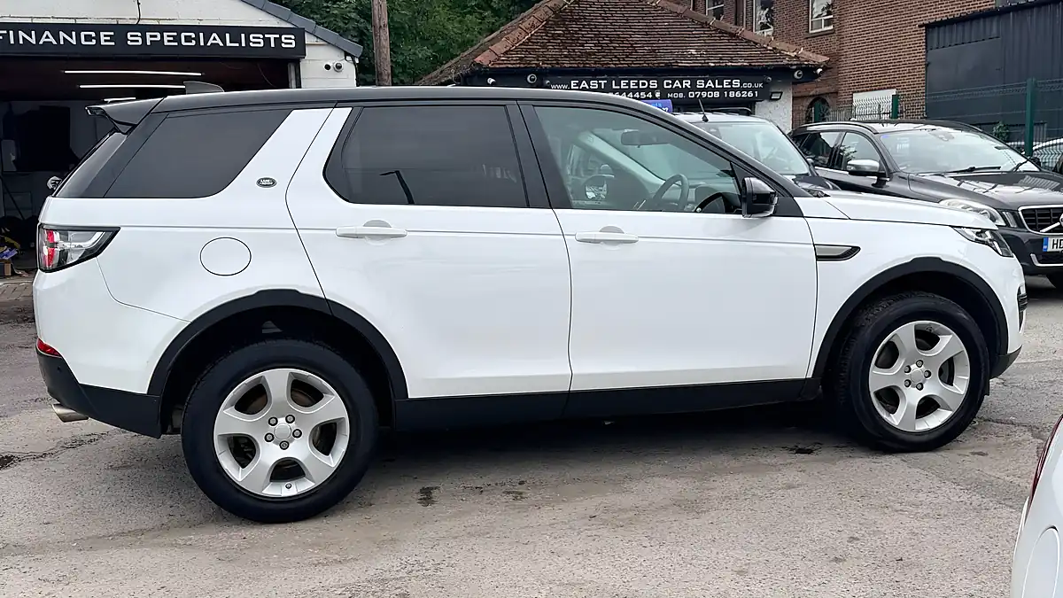 Used 2017 Land Rover Discovery Sport Se White - Interior and Exterior details 2