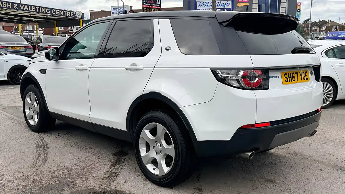 Used 2017 Land Rover Discovery Sport Se White - Interior and Exterior details 5