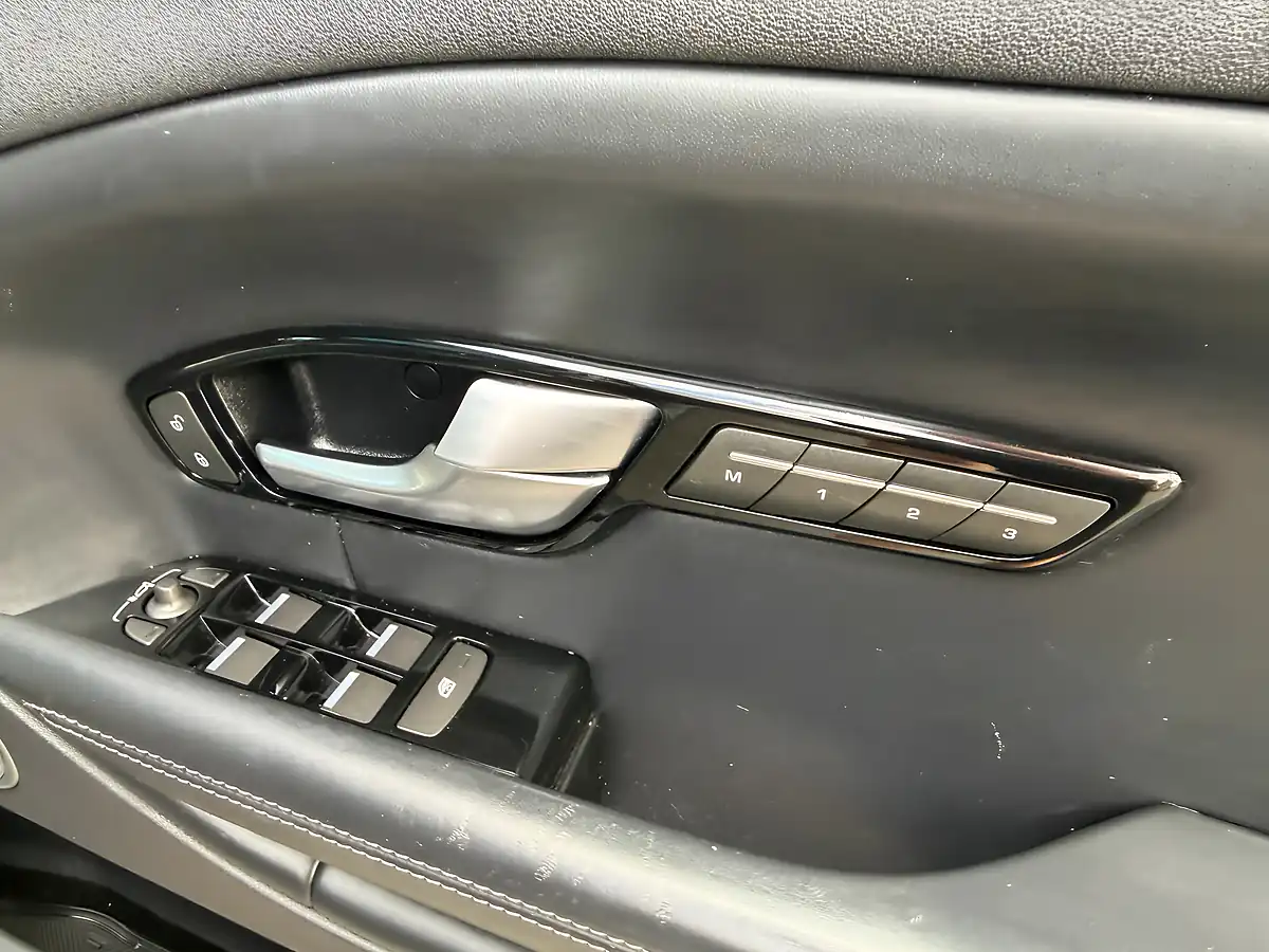 Used 2017 Land Rover Evoque Hse Dynamic Black - Interior and Exterior details 11