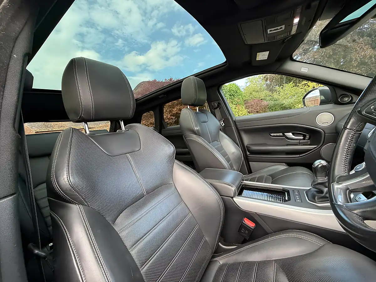 Used 2017 Land Rover Evoque Hse Dynamic Black - Interior and Exterior details 16