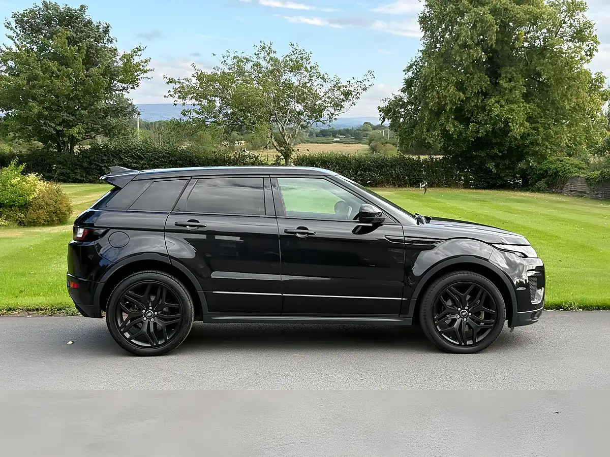 Used 2017 Land Rover Evoque Hse Dynamic Black - Interior and Exterior details 4