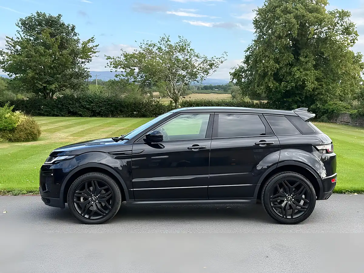 Used 2017 Land Rover Evoque Hse Dynamic Black - Interior and Exterior details 5