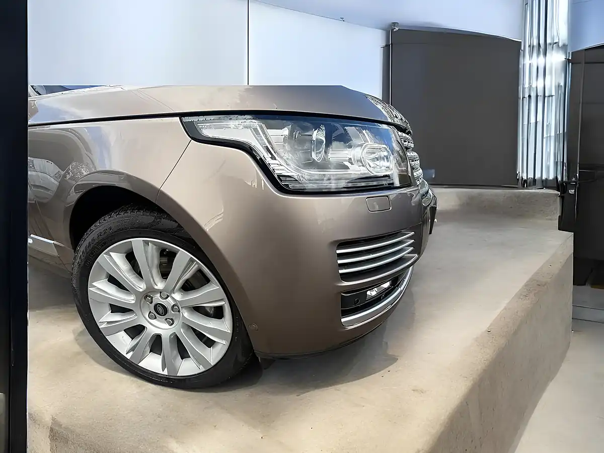 Used 2017 Land Rover Range Rover Autobiography Brown - Interior and Exterior details 8