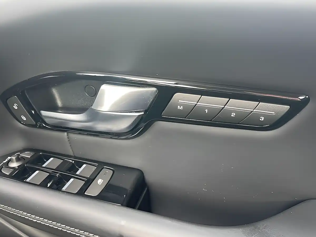 Used 2017 Land Rover Range Rover Evoque Autobiography Silver - Interior and Exterior details 17