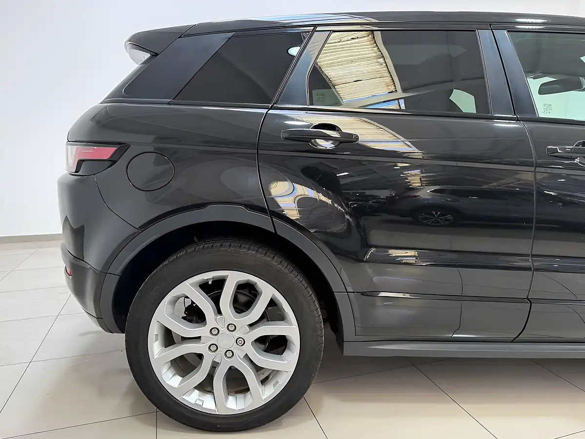 Used 2017 Land Rover Range Rover Evoque Hse Dynamic Black - Interior and Exterior details 11