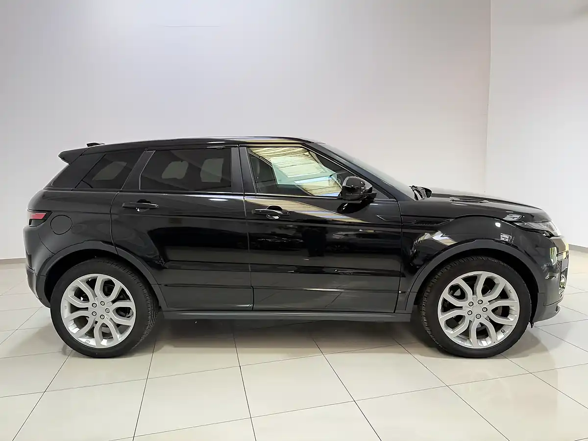 Used 2017 Land Rover Range Rover Evoque Hse Dynamic Black - Interior and Exterior details 12