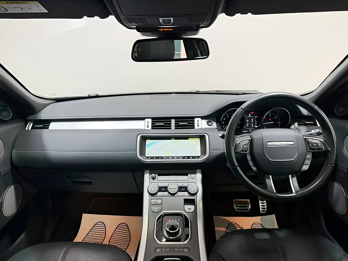 Used 2017 Land Rover Range Rover Evoque Hse Dynamic Black - Interior and Exterior details 4