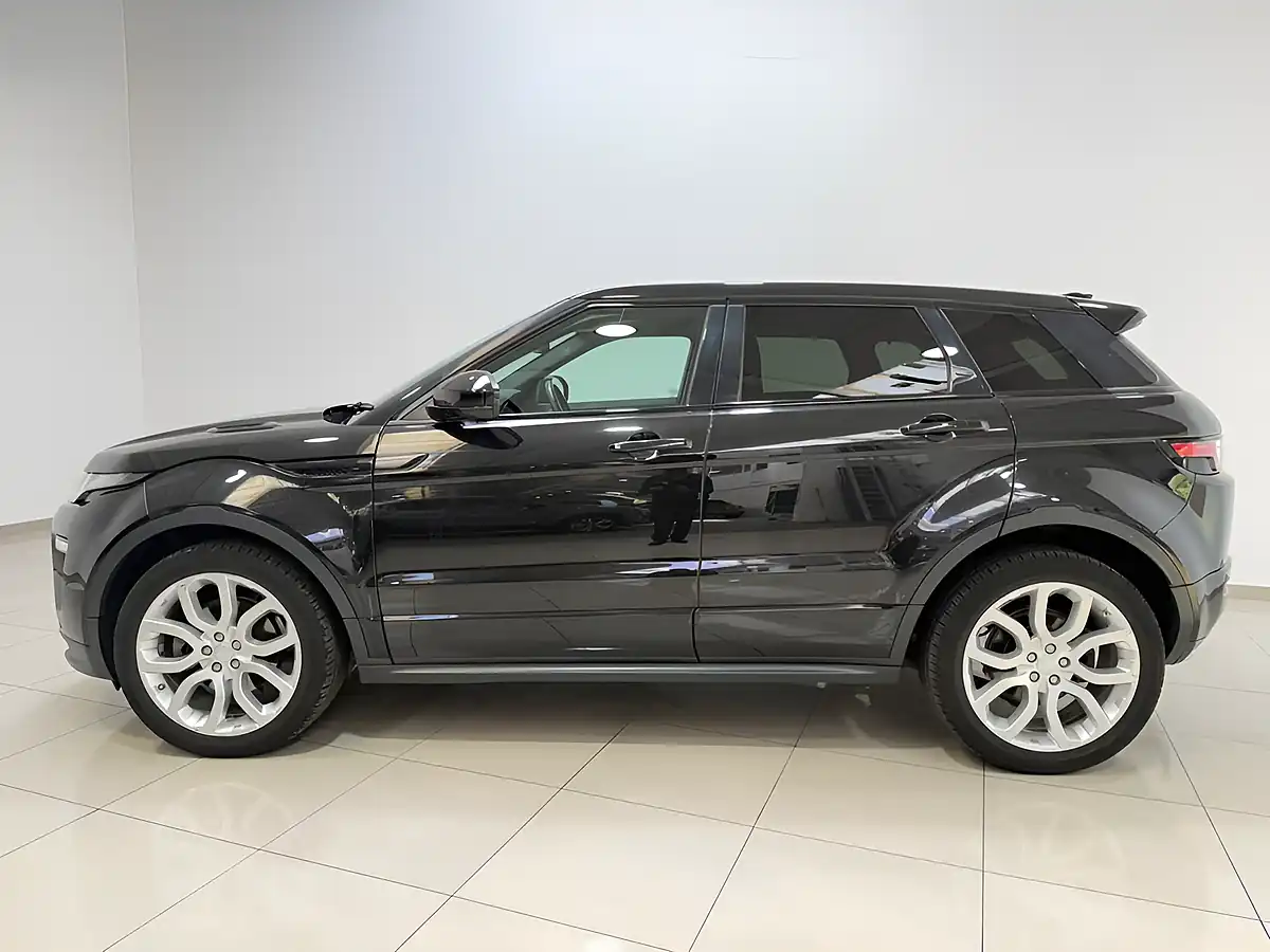 Used 2017 Land Rover Range Rover Evoque Hse Dynamic Black - Interior and Exterior details 6