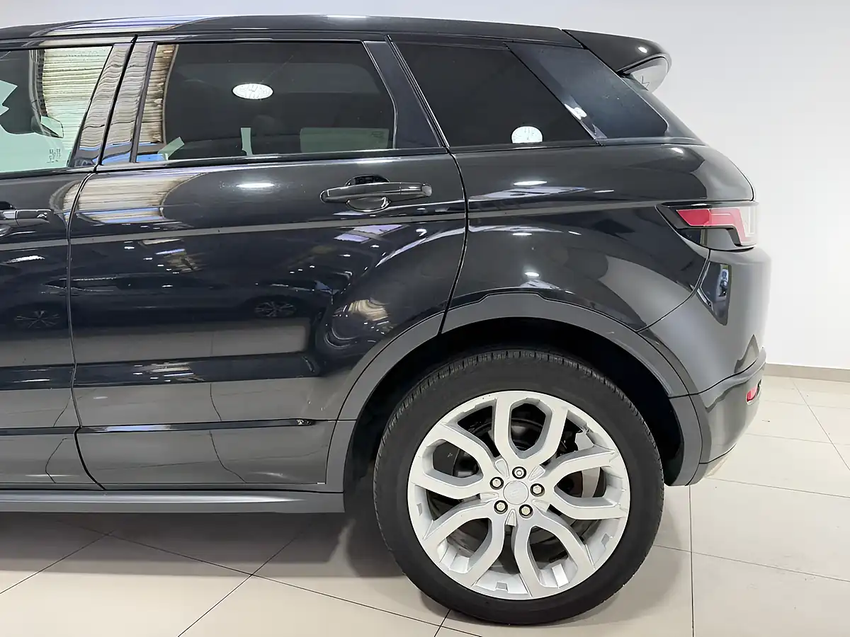 Used 2017 Land Rover Range Rover Evoque Hse Dynamic Black - Interior and Exterior details 7