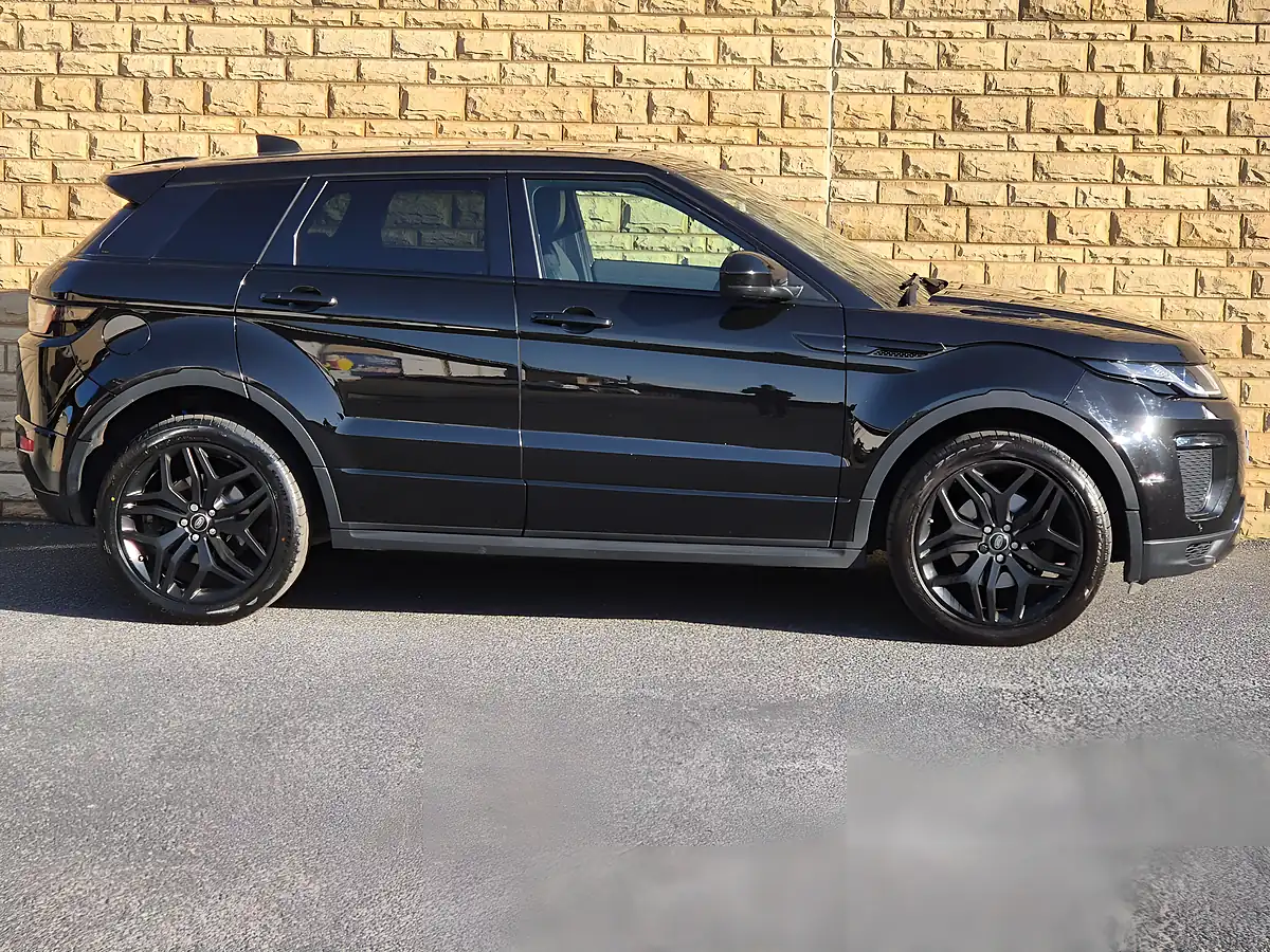 Used 2017 Land Rover Range Rover Evoque Hse Dynamic Black - Interior and Exterior details 15