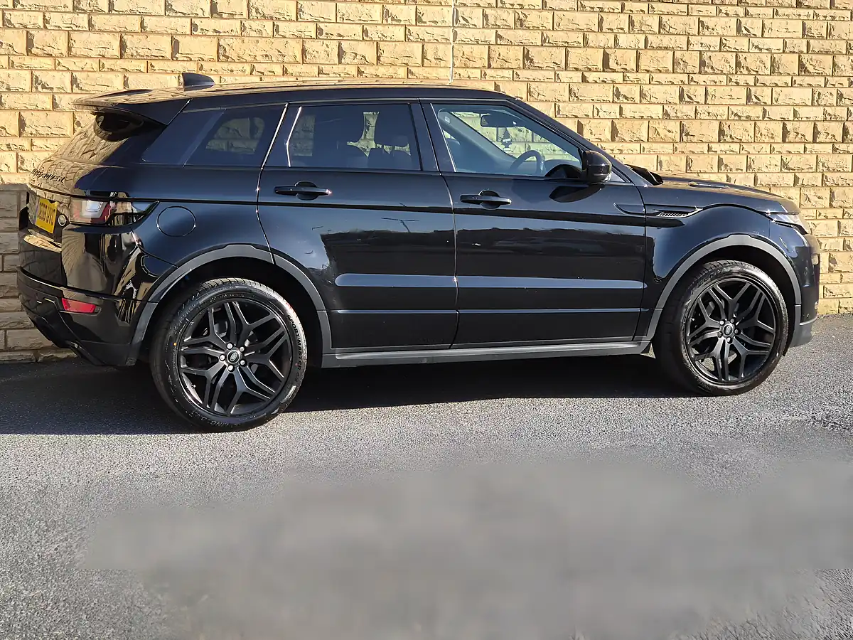 Used 2017 Land Rover Range Rover Evoque Hse Dynamic Black - Interior and Exterior details 16