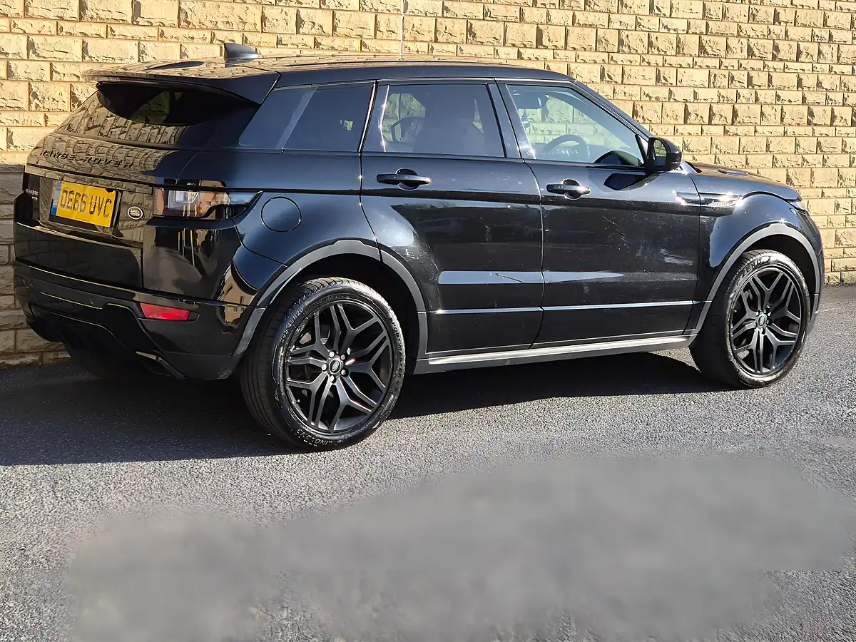 Used 2017 Land Rover Range Rover Evoque Hse Dynamic Black - Interior and Exterior details 17