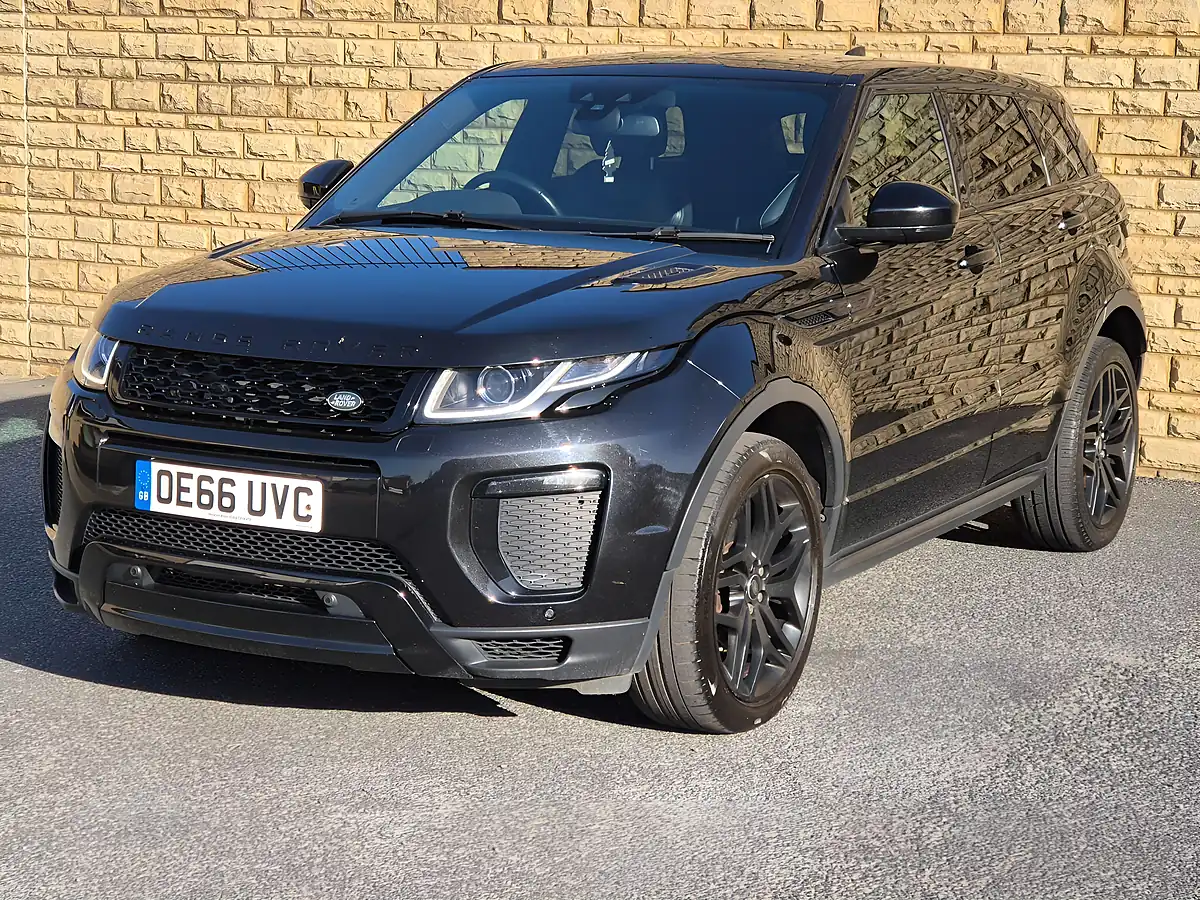 Used 2017 Land Rover Range Rover Evoque Hse Dynamic Black - Interior and Exterior details 4