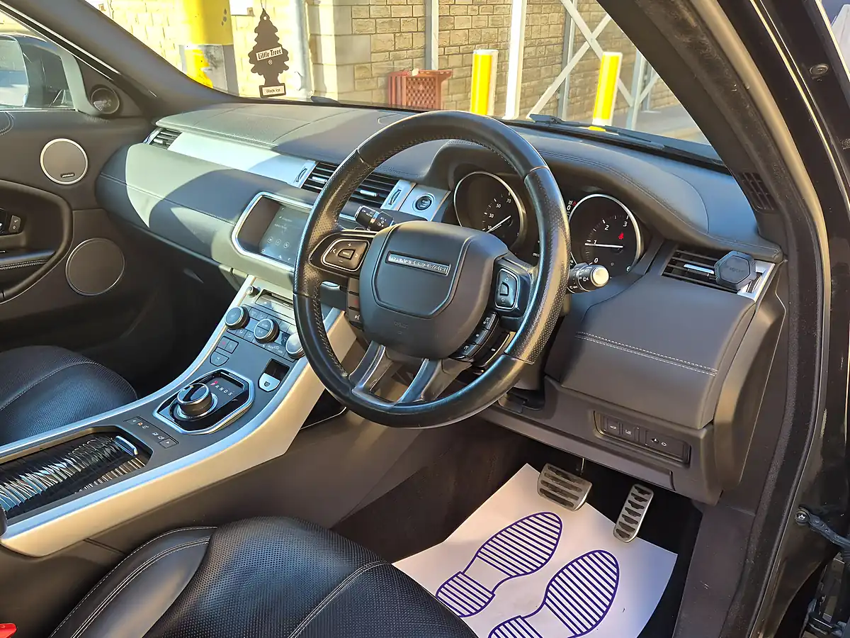 Used 2017 Land Rover Range Rover Evoque Hse Dynamic Black - Interior and Exterior details 6